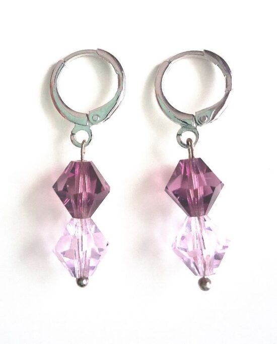 Viegli kristāla auskari sārtos toņos